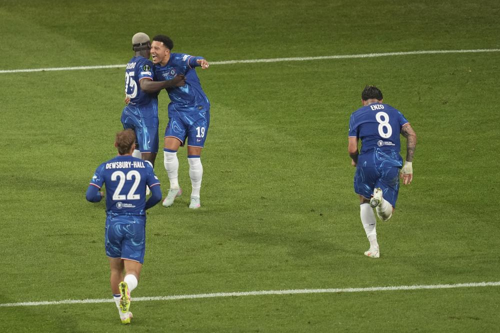 两条重大线索表明卡洛斯·巴莱巴即将加盟曼联。